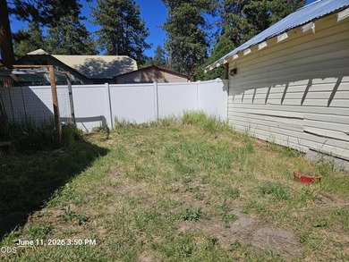 Spacious Chiloquin Home on a Corner Lot! This well-maintained - photo 14