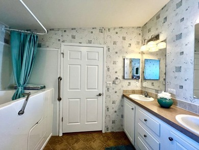 Enjoy easy Florida living in this beautifully maintained 3BR/2BA - photo 17