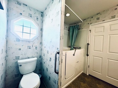 Enjoy easy Florida living in this beautifully maintained 3BR/2BA - photo 18