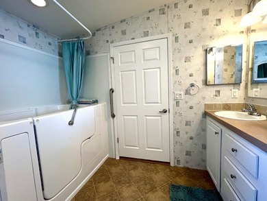 Enjoy easy Florida living in this beautifully maintained 3BR/2BA - photo 19