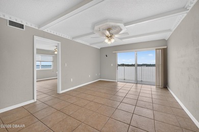 Move in ready! DIRECT RIVERFRONT! Bright & sunny 6th floor - photo 12