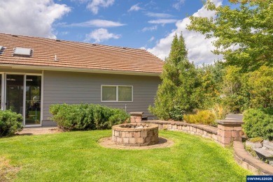 Charming 2-bedroom, 2-bath w/Bonus on 1.41 beautifully