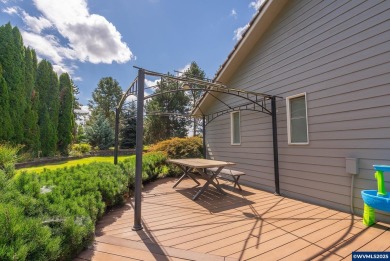 Charming 2-bedroom, 2-bath w/Bonus on 1.41 beautifully