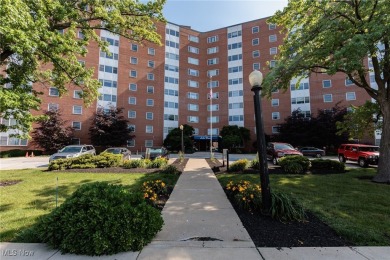 Lake Condo ActiveUnderContr in Lakewood, Ohio