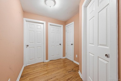 Welcome to this very spacious 5 bed, 2 bath home in Freeport! - photo 11