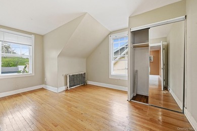 Welcome to this very spacious 5 bed, 2 bath home in Freeport! - photo 13