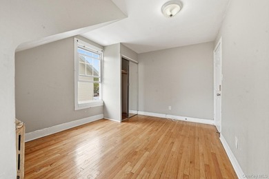 Welcome to this very spacious 5 bed, 2 bath home in Freeport! - photo 14
