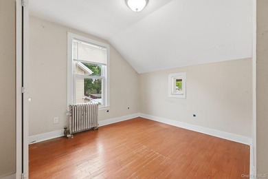 Welcome to this very spacious 5 bed, 2 bath home in Freeport! - photo 15