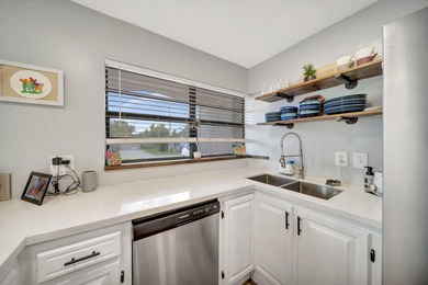 Beautifully maintained Lloyd Estates home with no HOA. Spacious - photo 15
