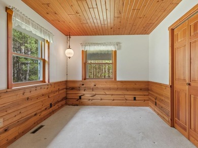 Log home on a wooded acreage in Saratoga! Majestic pines - photo 15
