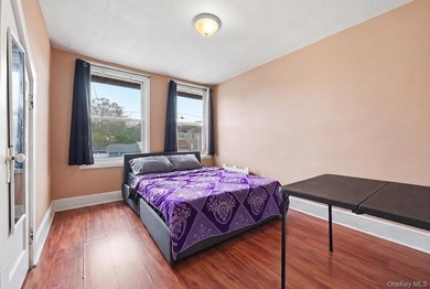 Welcome to this very spacious 5 bed, 2 bath home in Freeport! - photo 17