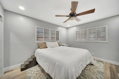 Beautifully maintained Lloyd Estates home with no HOA. Spacious - photo 18