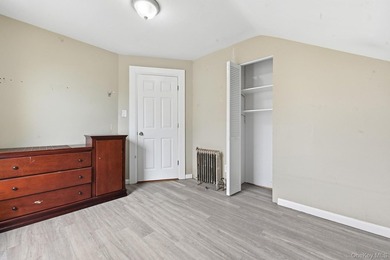 Welcome to this very spacious 5 bed, 2 bath home in Freeport! - photo 19