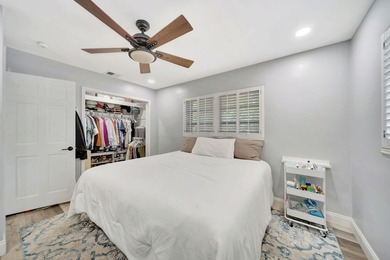 Beautifully maintained Lloyd Estates home with no HOA. Spacious - photo 19