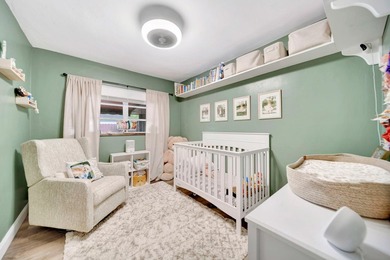 Beautifully maintained Lloyd Estates home with no HOA. Spacious - photo 20