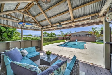 Beautifully maintained Lloyd Estates home with no HOA. Spacious - photo 27