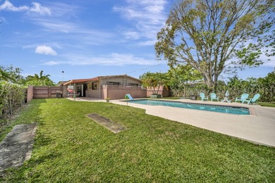 Beautifully maintained Lloyd Estates home with no HOA. Spacious - photo 30