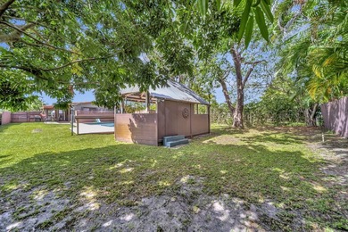 Beautifully maintained Lloyd Estates home with no HOA. Spacious - photo 31