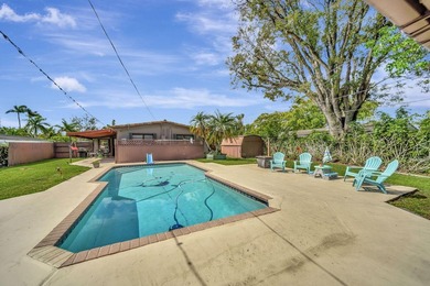 Beautifully maintained Lloyd Estates home with no HOA. Spacious - photo 32