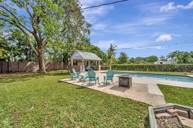 Beautifully maintained Lloyd Estates home with no HOA. Spacious - photo 34