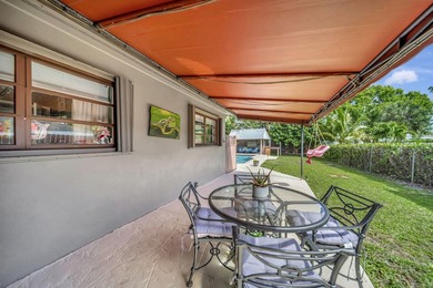 Beautifully maintained Lloyd Estates home with no HOA. Spacious - photo 39