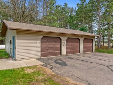 Log home on a wooded acreage in Saratoga! Majestic pines - photo 40