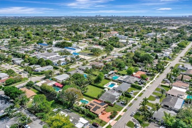 Beautifully maintained Lloyd Estates home with no HOA. Spacious - photo 41