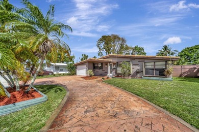 Beautifully maintained Lloyd Estates home with no HOA. Spacious - photo 42