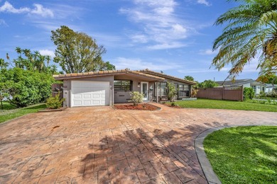 Beautifully maintained Lloyd Estates home with no HOA. Spacious - photo 43