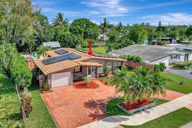 Beautifully maintained Lloyd Estates home with no HOA. Spacious - photo 44