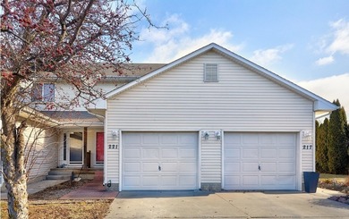 Saylorville Lake Townhome/Townhouse For Sale in Polk City Iowa