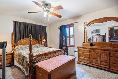 Set on a level, fully fenced property in East Islip, this 3 - photo 20