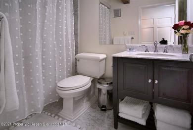 LEAST EXPENSIVE 3 BEDROOM IN THE CORE! Beautifully renovated - photo 12