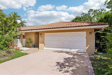 Beautiful 3-bedroom, 2-bath pool home located in a desirable - photo 1