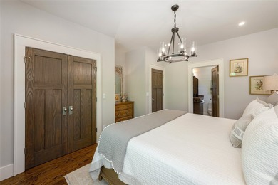 Discover refined mountain living in the heart of Chinquapin, a - photo 32