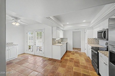 Embrace the Sun City lifestyle in this charming 2BR/2BA home! - photo 2