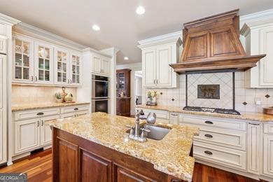 HOME IS LISTED UNDER APPRAISAL. Luxurious Golf Course Manor with - photo 11