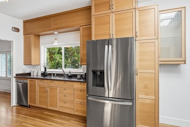 Located on the Piedmont side of Montclair, this 3-bedroom - photo 15