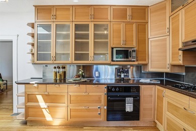 Located on the Piedmont side of Montclair, this 3-bedroom - photo 16