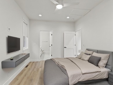 Located in one of Oak Creeks finest communities, this home - photo 19