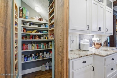 Welcome to an exquisite 4-bedroom, 3.5-bath residence gracefully - photo 19