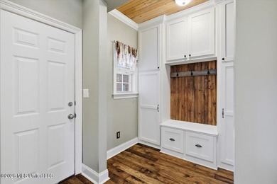 Welcome to an exquisite 4-bedroom, 3.5-bath residence gracefully - photo 23