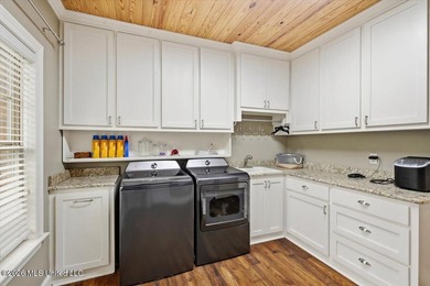 Welcome to an exquisite 4-bedroom, 3.5-bath residence gracefully - photo 26