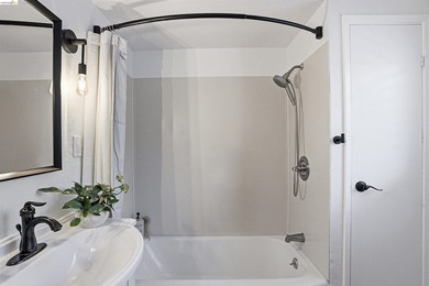 Located on the Piedmont side of Montclair, this 3-bedroom - photo 28