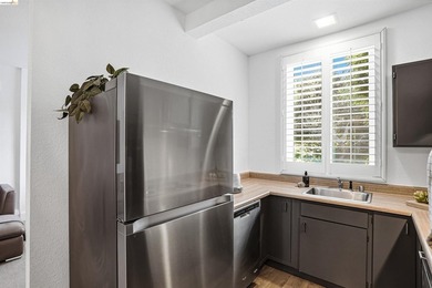 Located on the Piedmont side of Montclair, this 3-bedroom - photo 46