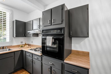 Located on the Piedmont side of Montclair, this 3-bedroom - photo 48