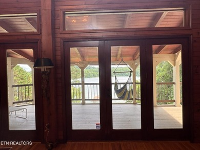 A Masterpiece of Waterfront Living: Experience the pinnacle of - photo 12