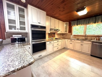 A Masterpiece of Waterfront Living: Experience the pinnacle of - photo 15