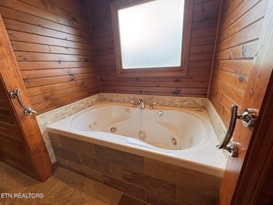 A Masterpiece of Waterfront Living: Experience the pinnacle of - photo 21
