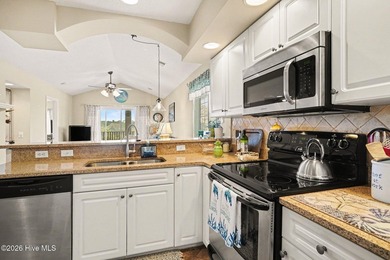 Turn-key 2BR/2BA end unit condo with stunning Intracoastal - photo 12